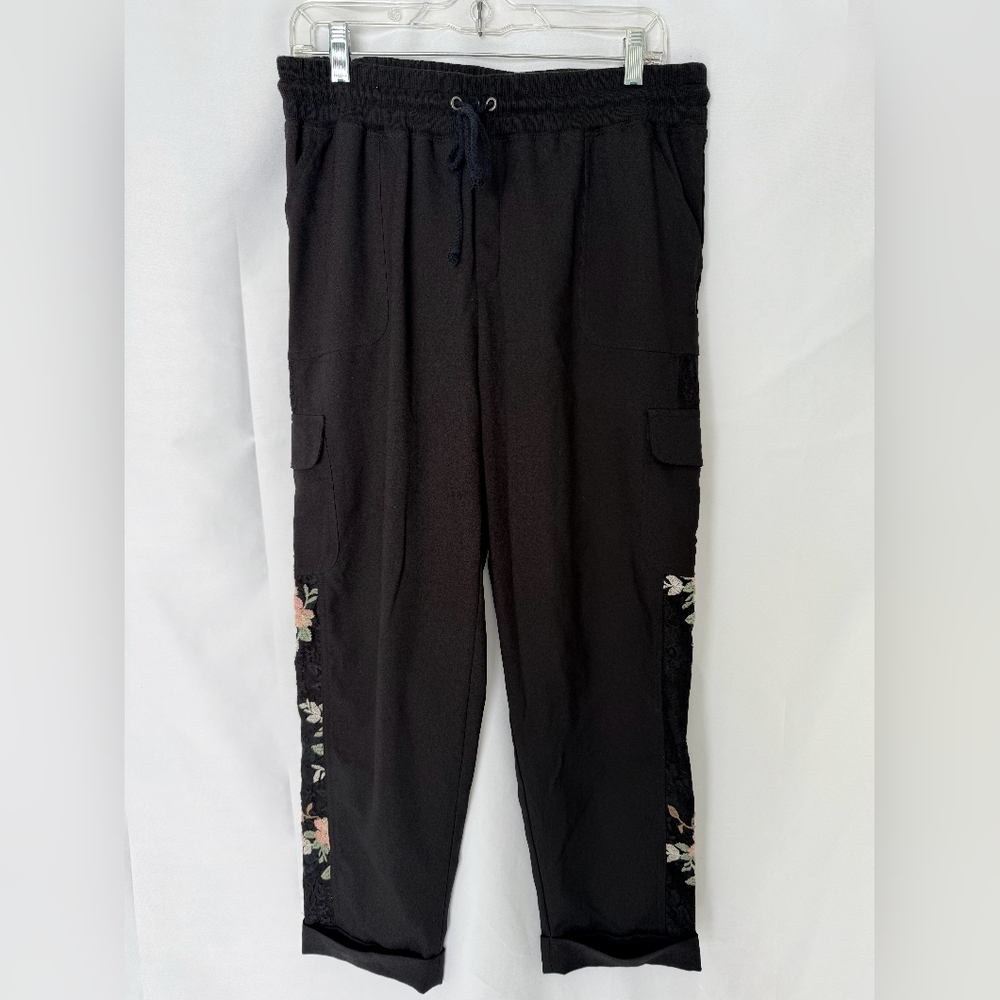 Knox Rose Cargo Pants Cuffed with Floral Accents M